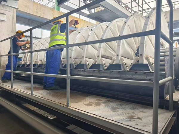 Tyhjiölevyn suodatin