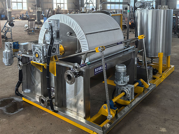 Pyörivän tyhjiösuodattimen edut lietteen käsittelyssä ympäristönsuojeluteollisuudessa