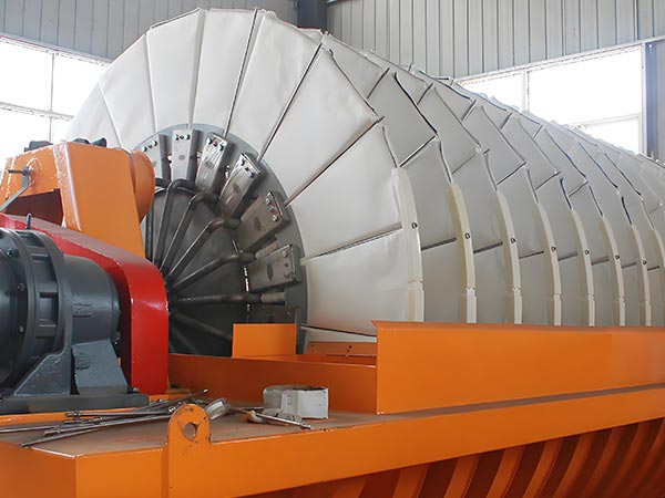 Rotary levyn suodatin