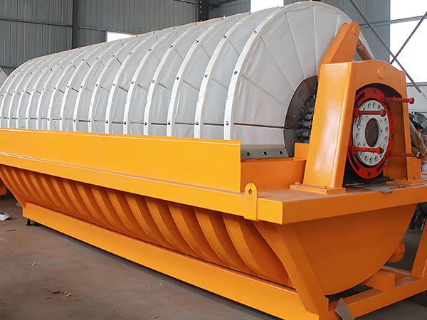 Rotary levyn suodatin