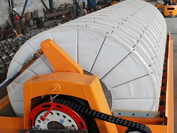 Rotary levyn suodatin