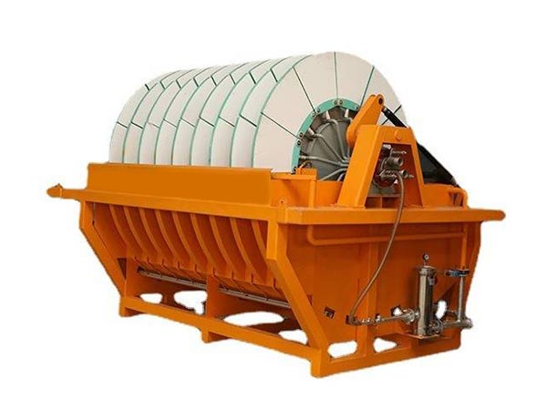 Analyysi suodatustehokkuuden ja suodatusnopeuden välisestä suhteesta tyhjiökeramiikkisuodattimissa